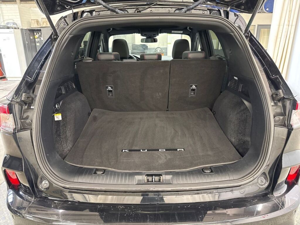 Ford Kuga 2020 Musta