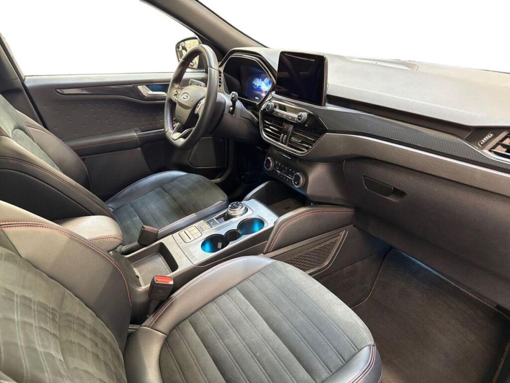 Ford Kuga 2020 Musta