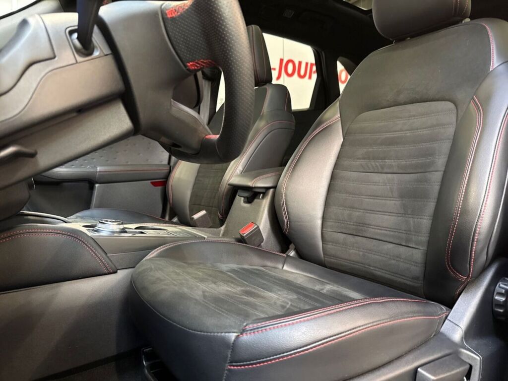 Ford Kuga 2020 Musta