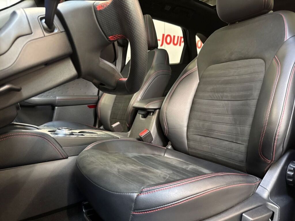 Ford Kuga 2020 Musta