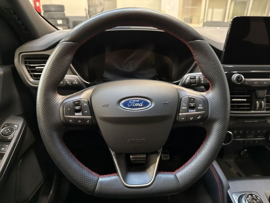 Ford Kuga 2020 Musta