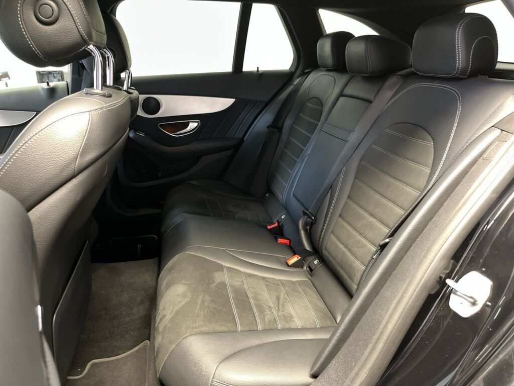 Mercedes-Benz C 2020 Musta