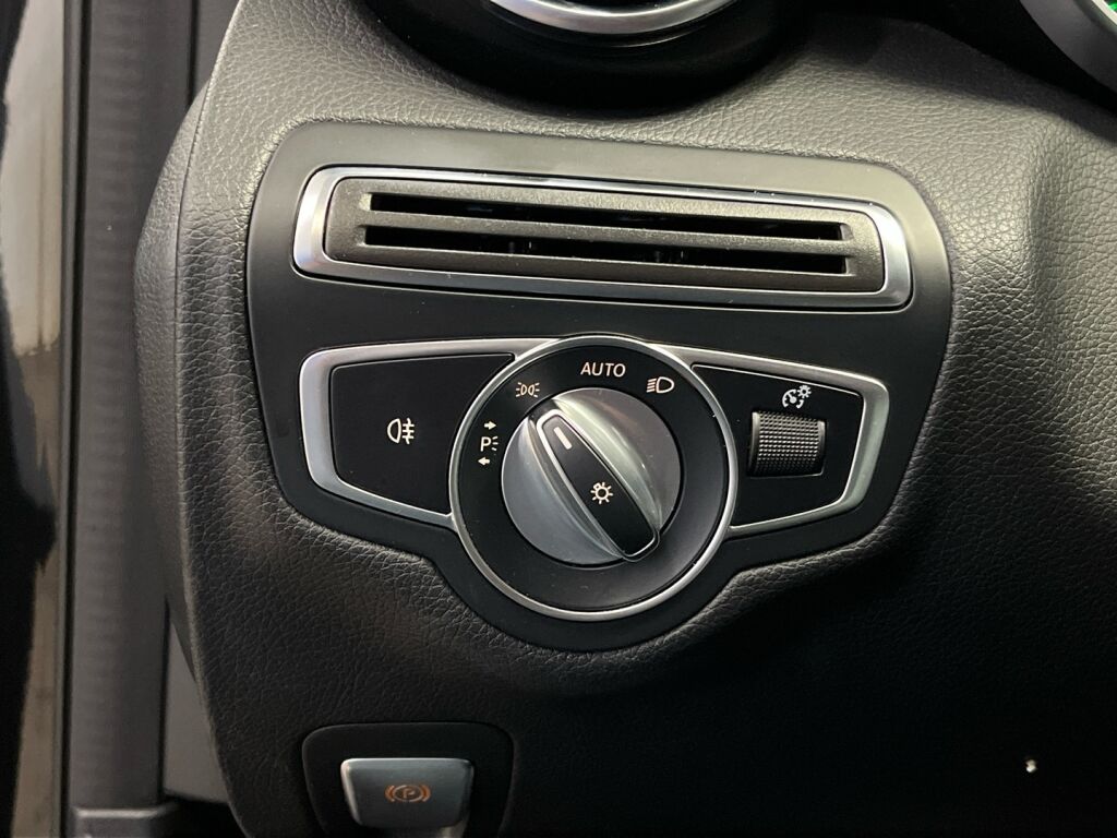 Mercedes-Benz C 2020 Musta