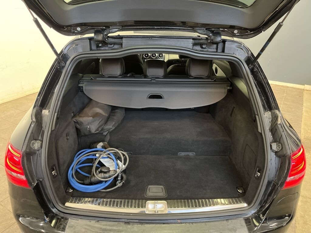 Mercedes-Benz C 2020 Musta