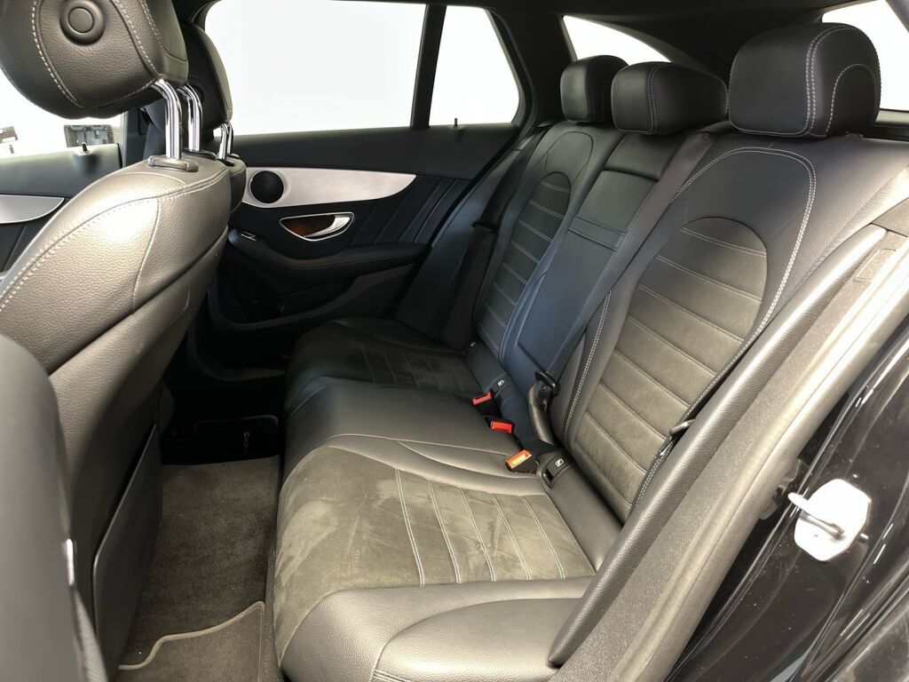 Mercedes-Benz C 2020 Musta