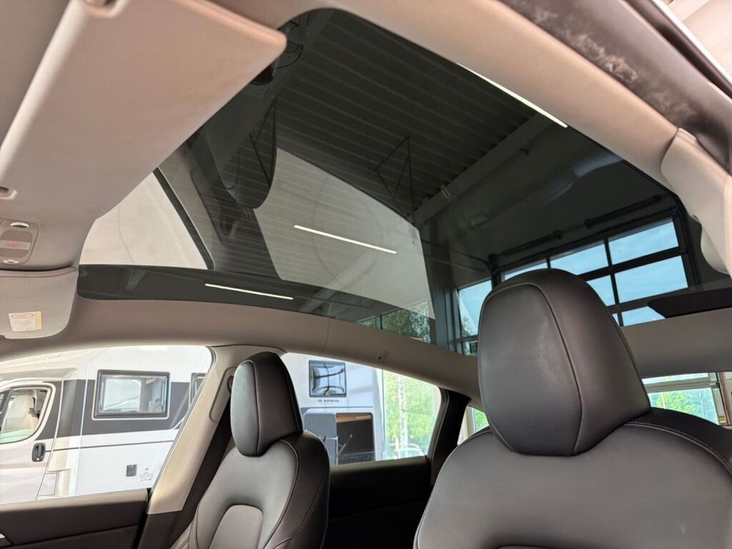 Tesla Model Y 2022 Valkoinen