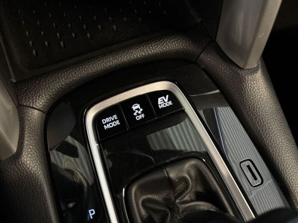 Toyota Corolla Cross 2023 Punainen