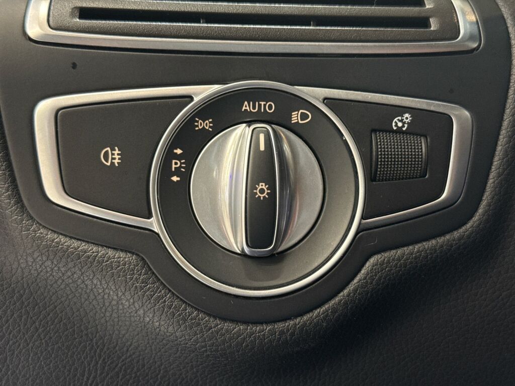 Mercedes-Benz C 2021 Sininen
