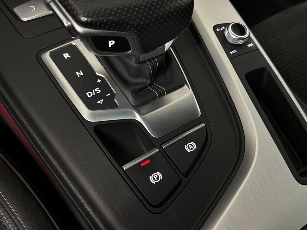 Audi A4 2016 Harmaa