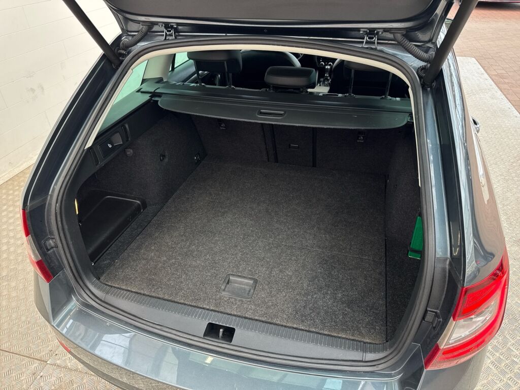 Skoda Octavia 2020 Harmaa