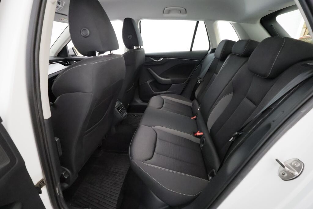 Skoda Kamiq 2023 Valkoinen