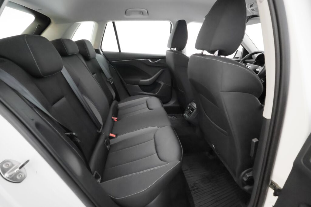 Skoda Kamiq 2023 Valkoinen