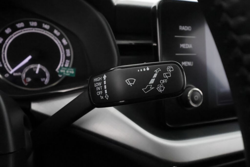 Skoda Kamiq 2023 Valkoinen