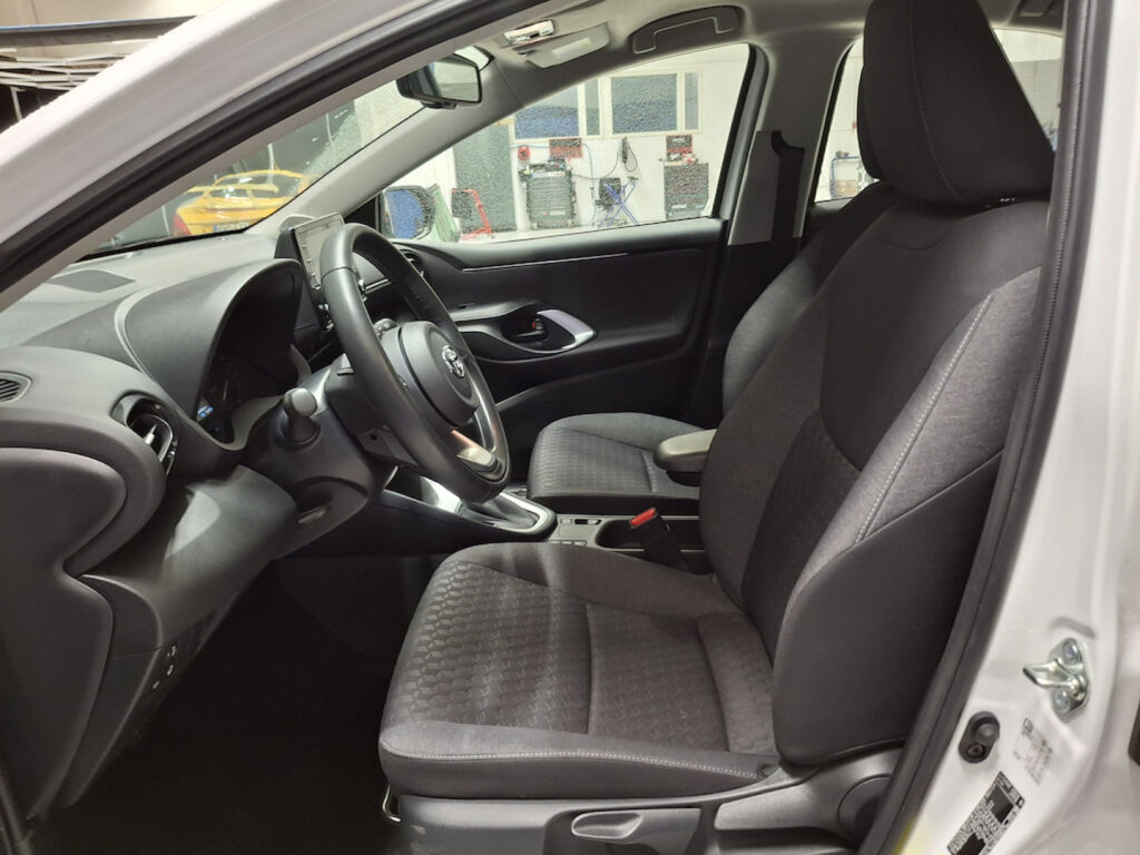 Toyota Yaris 2023 Valkoinen
