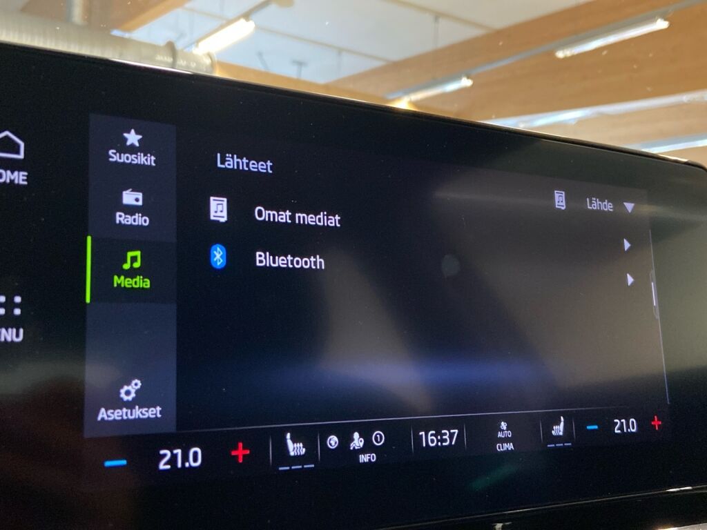 Skoda Octavia 2024 Valkoinen