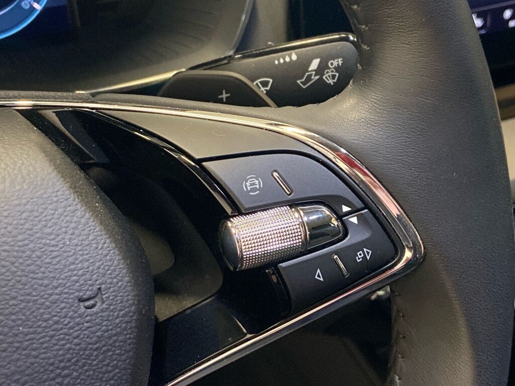 Skoda Octavia 2024 Valkoinen