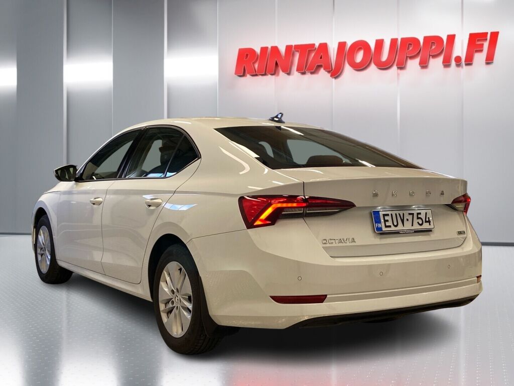 Skoda Octavia 2024 Valkoinen