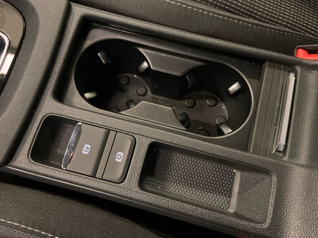 Skoda Octavia 2024 Valkoinen