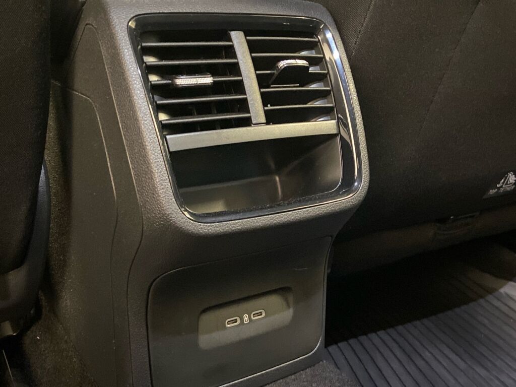 Skoda Octavia 2024 Valkoinen