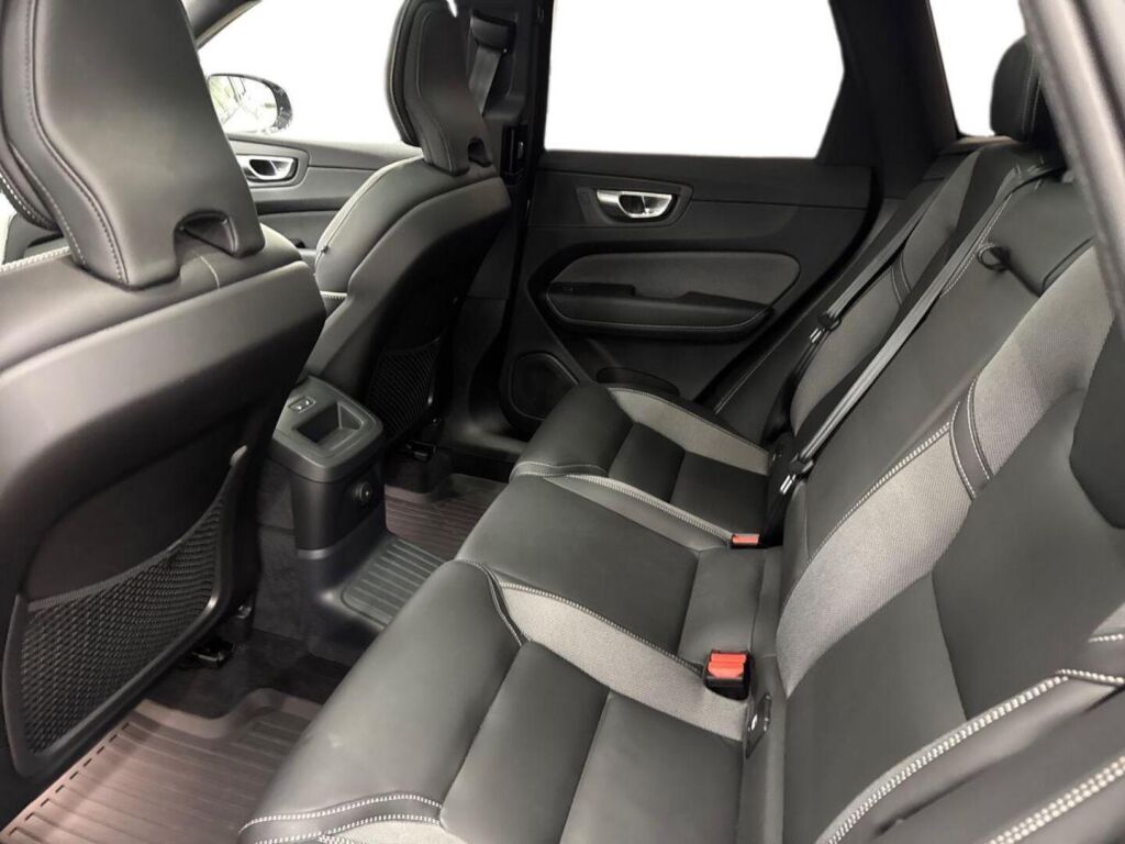 Volvo XC60 2023 Harmaa