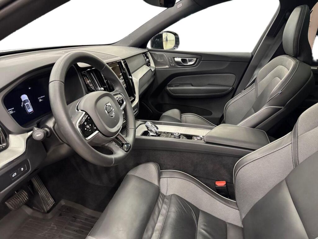 Volvo XC60 2023 Harmaa