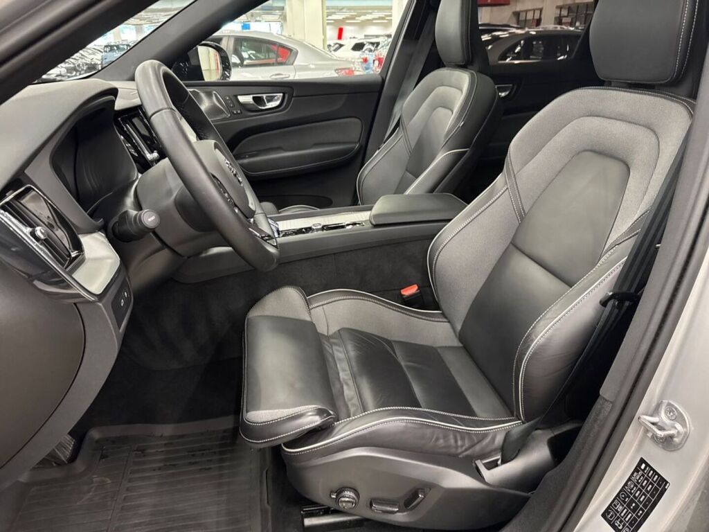 Volvo XC60 2023 Harmaa