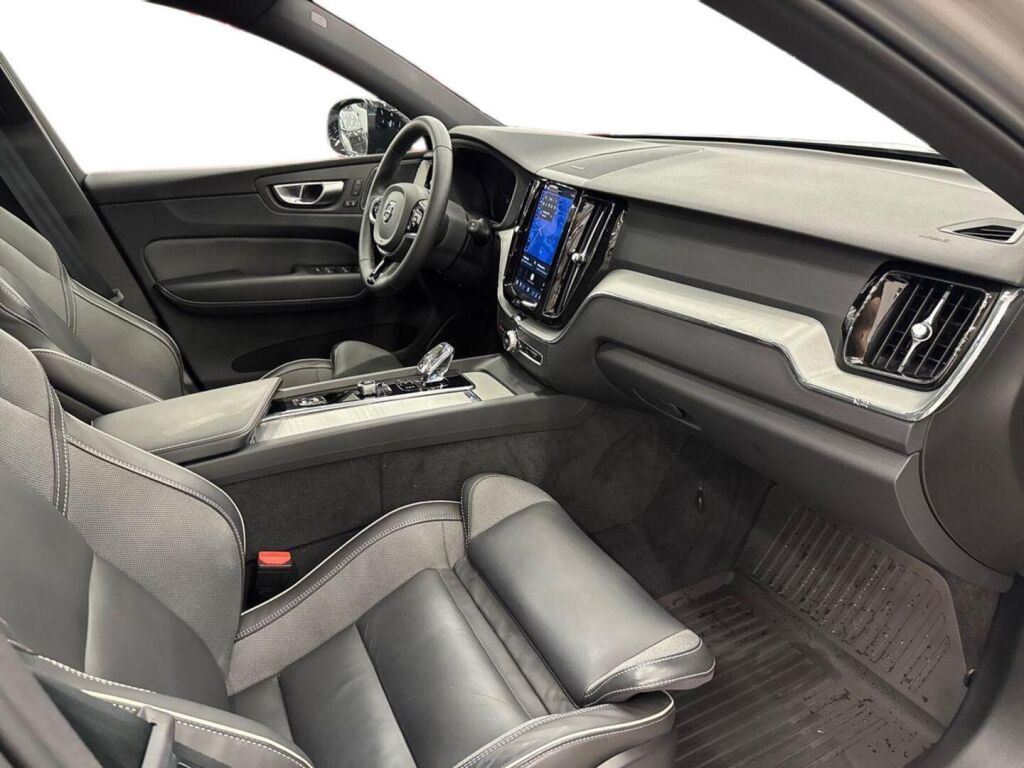 Volvo XC60 2023 Harmaa