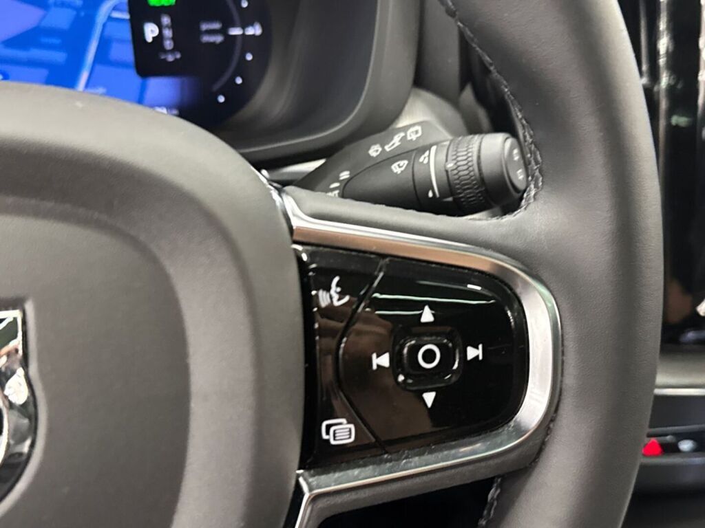 Volvo XC60 2023 Harmaa