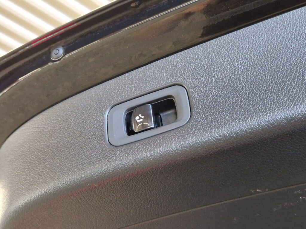 Mercedes-Benz GLC 2023 Musta