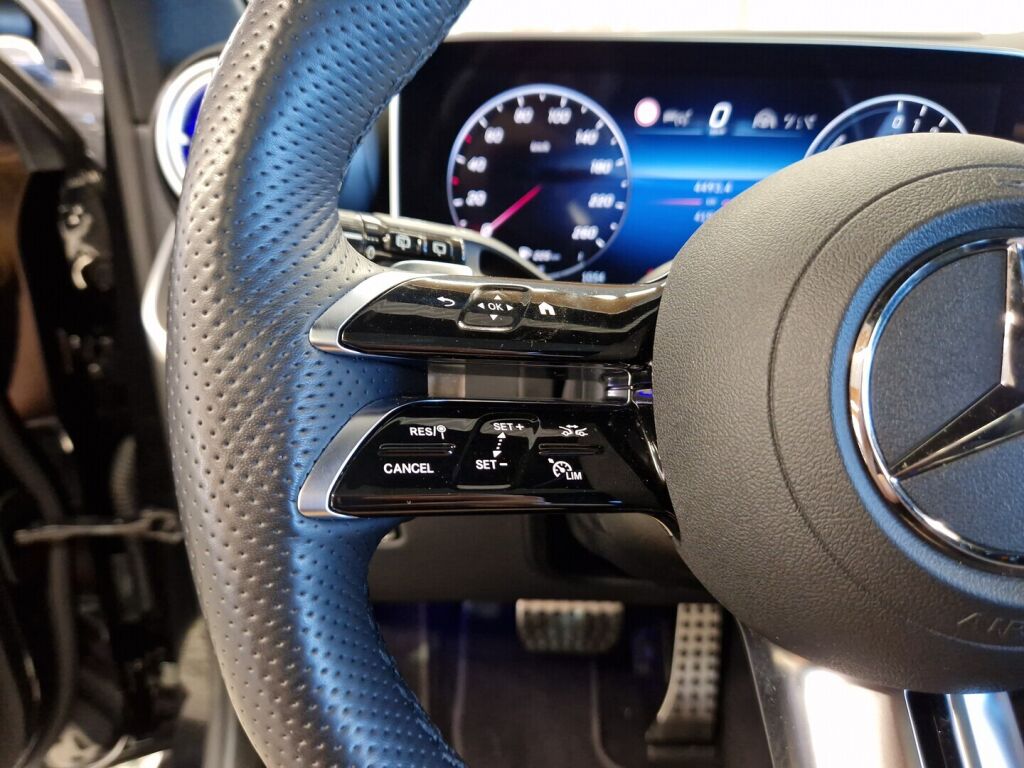 Mercedes-Benz GLC 2023 Musta