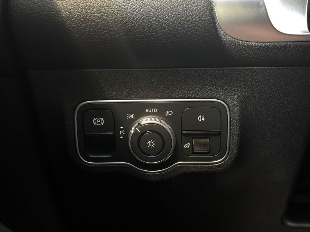 Mercedes-Benz EQB 2024 Musta