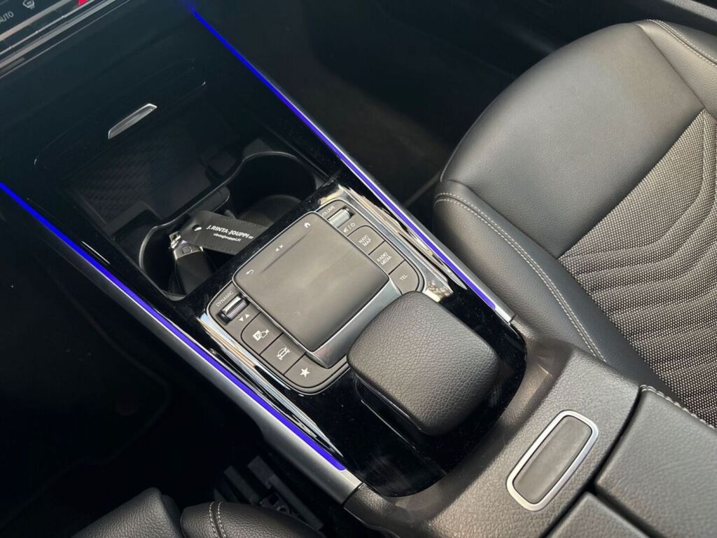 Mercedes-Benz EQB 2024 Musta