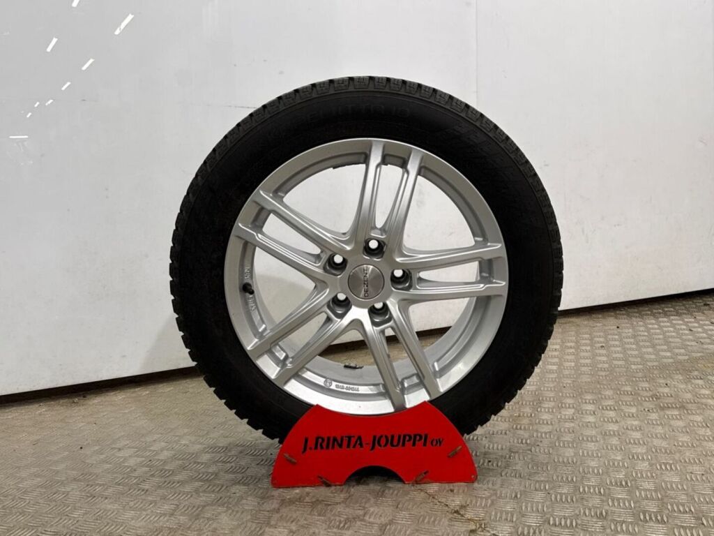 Volkswagen Passat 2024 Musta