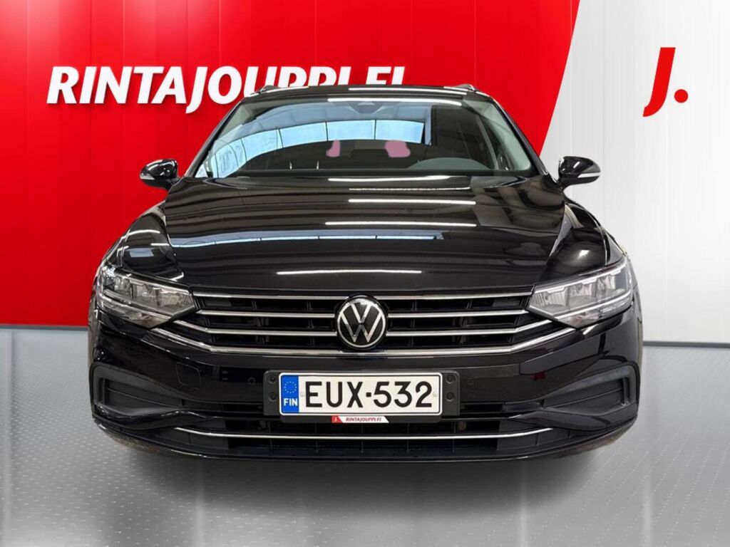 Volkswagen Passat 2024 Musta