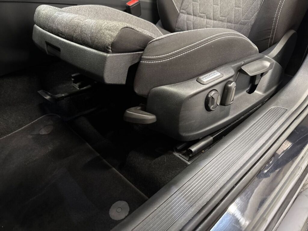 Volkswagen Passat 2024 Musta
