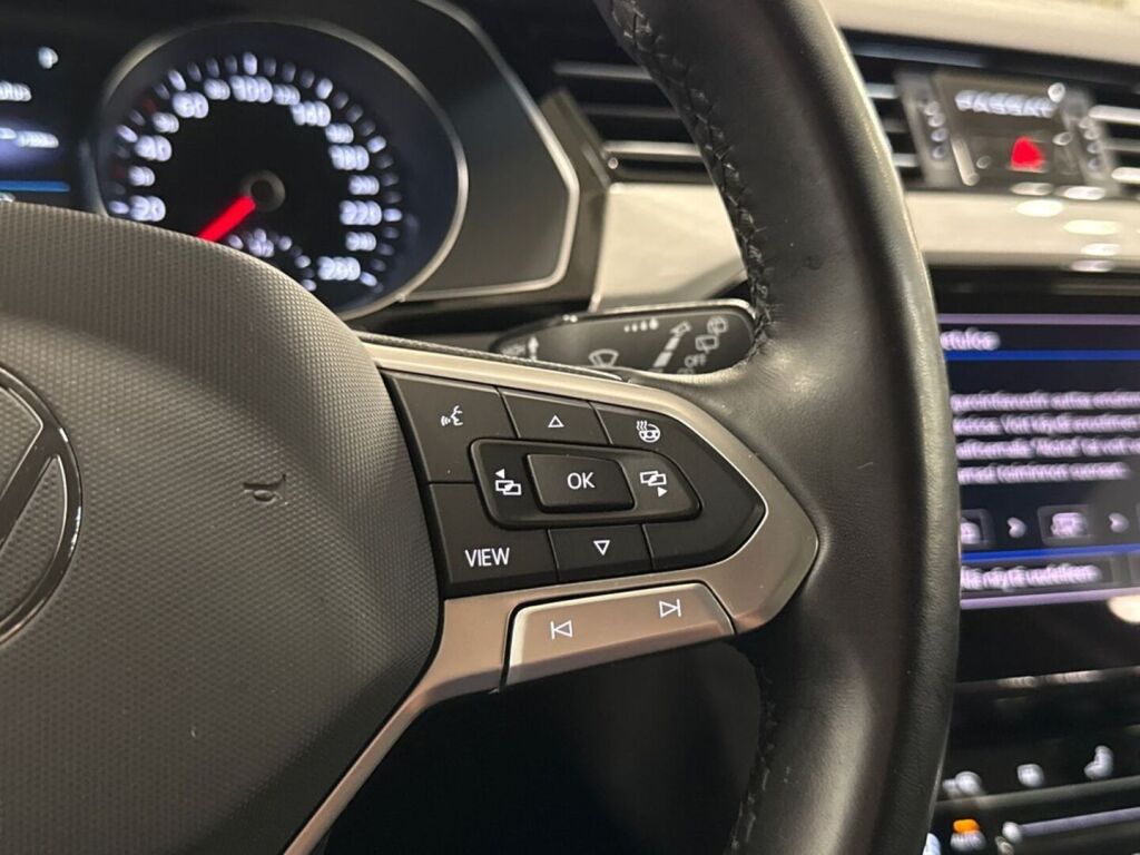 Volkswagen Passat 2024 Musta