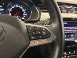 Volkswagen Passat 2024 Musta