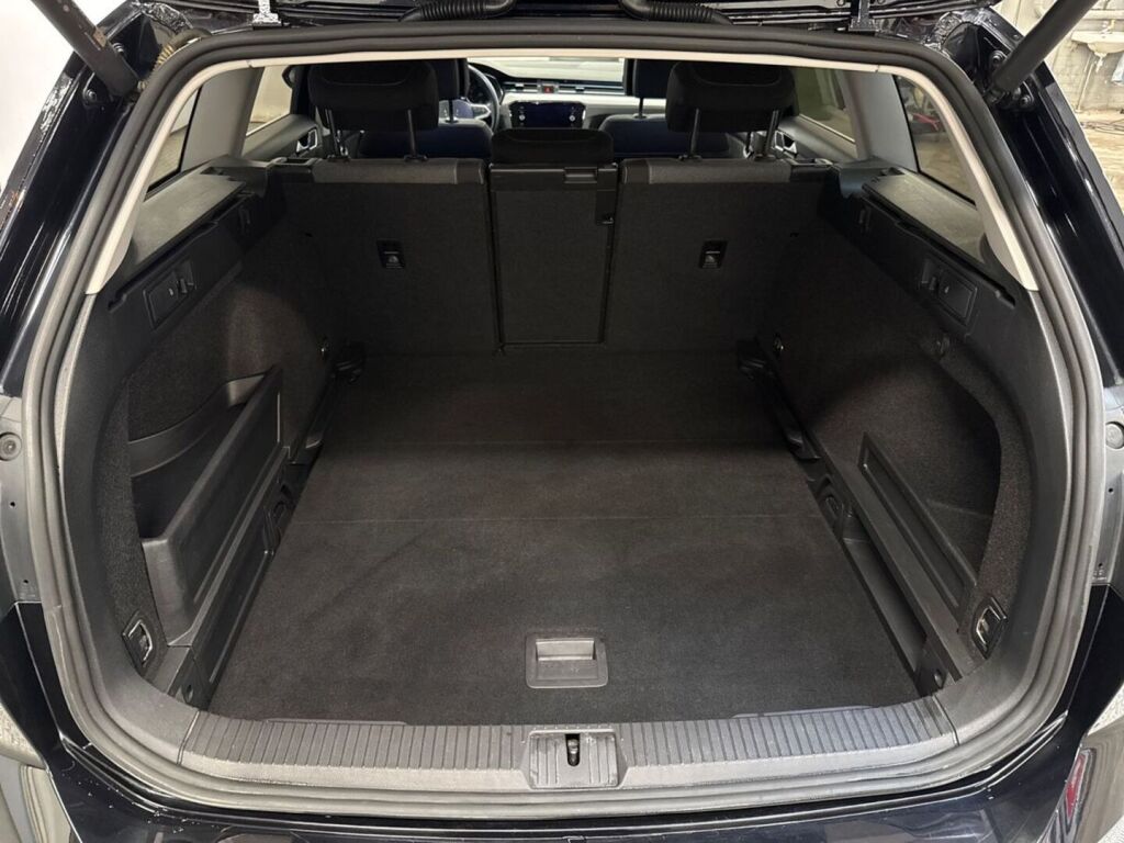 Volkswagen Passat 2024 Musta