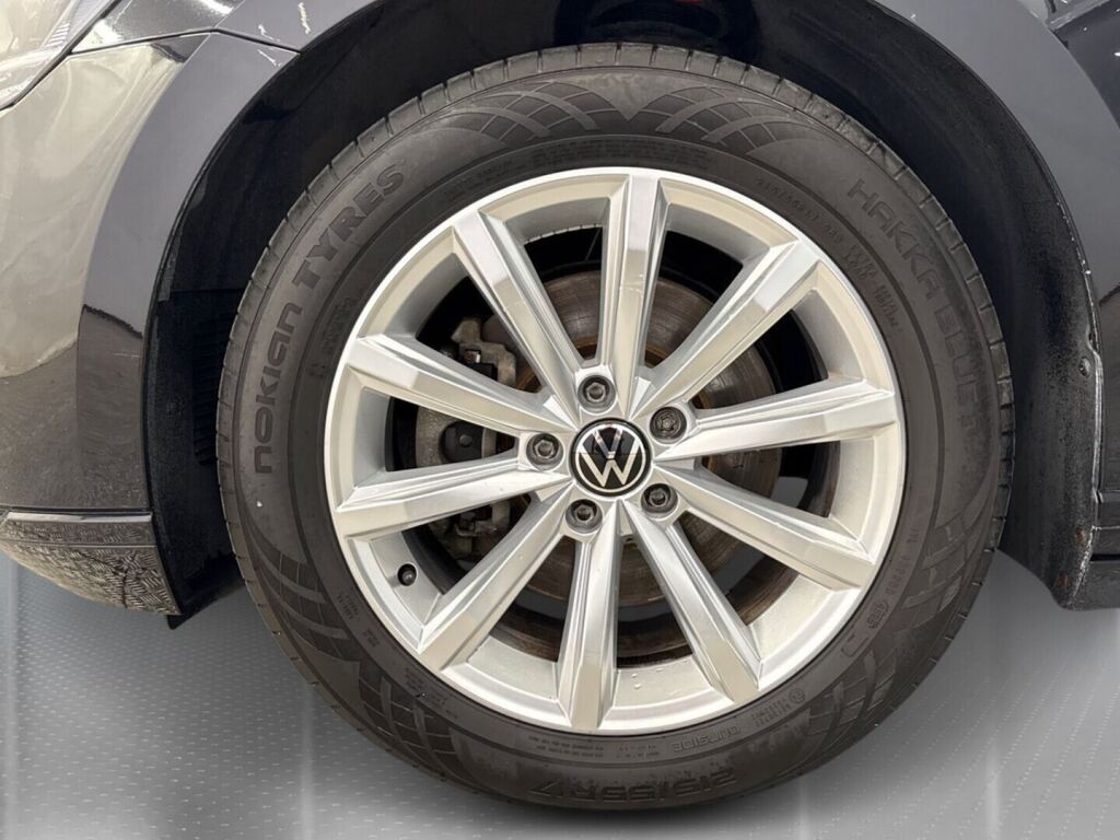 Volkswagen Passat 2024 Musta
