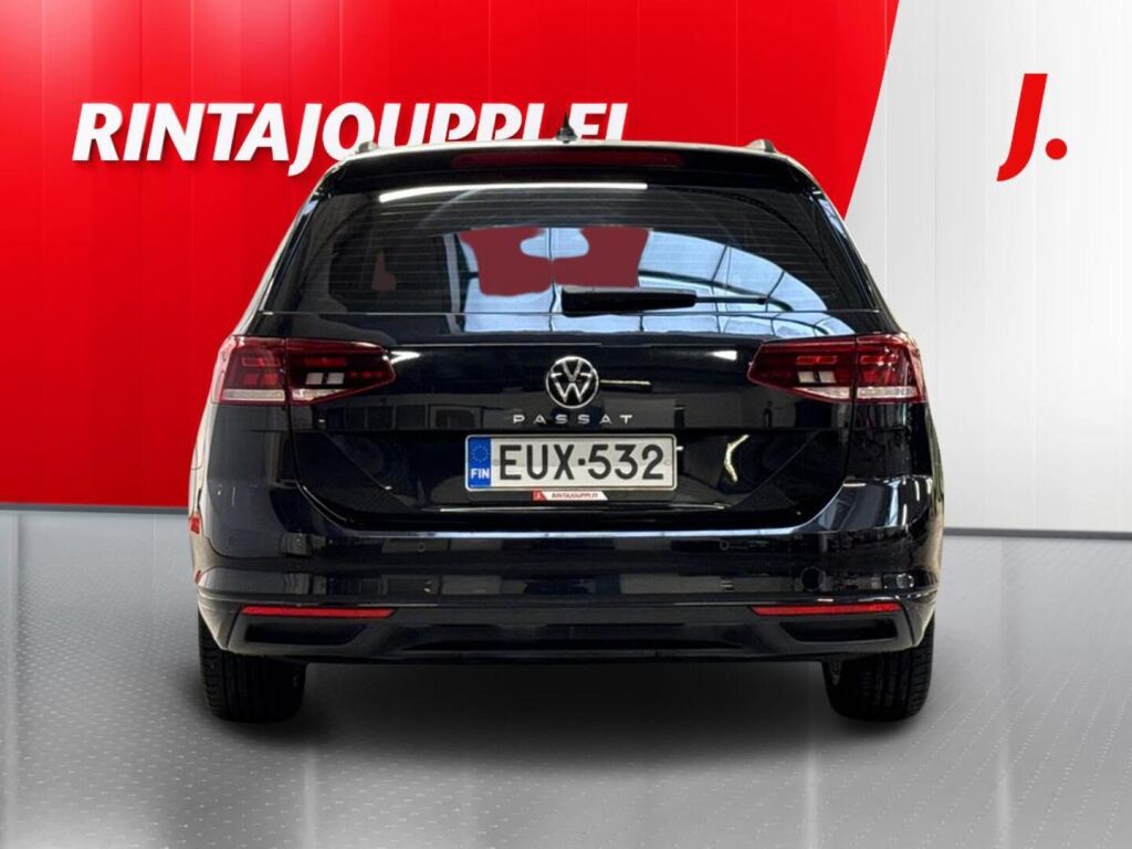 Volkswagen Passat 2024 Musta