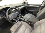 Volkswagen Passat 2024 Musta