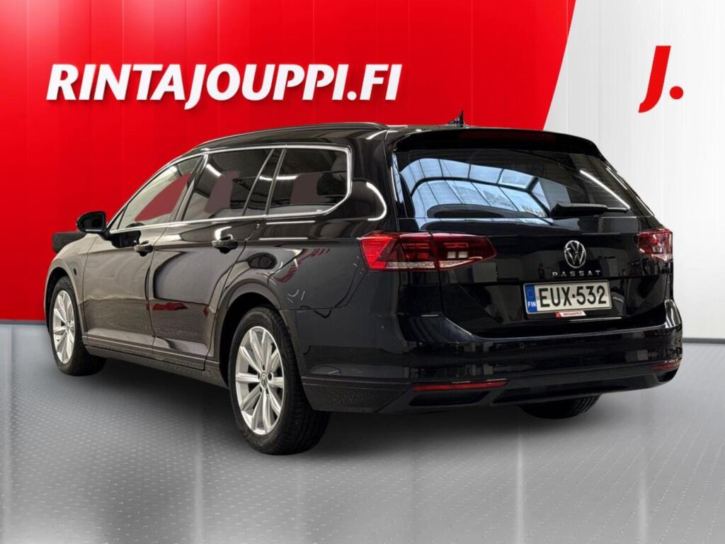 Volkswagen Passat 2024 Musta
