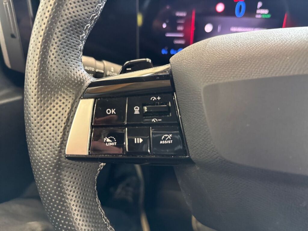 Opel Astra 2023 Punainen