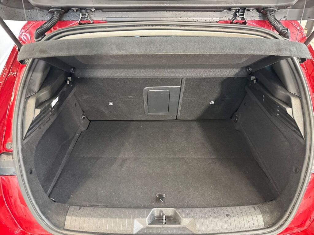 Opel Astra 2023 Punainen
