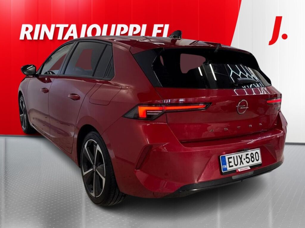 Opel Astra 2023 Punainen