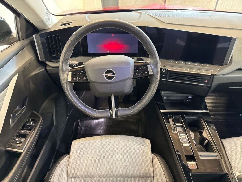 Opel Astra 2023 Punainen