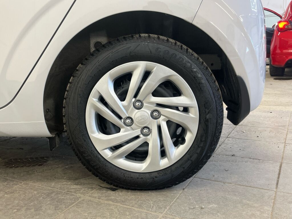 Hyundai i10 2023 Harmaa