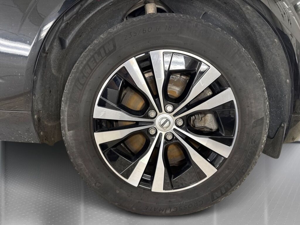 Volvo XC60 2023 Musta