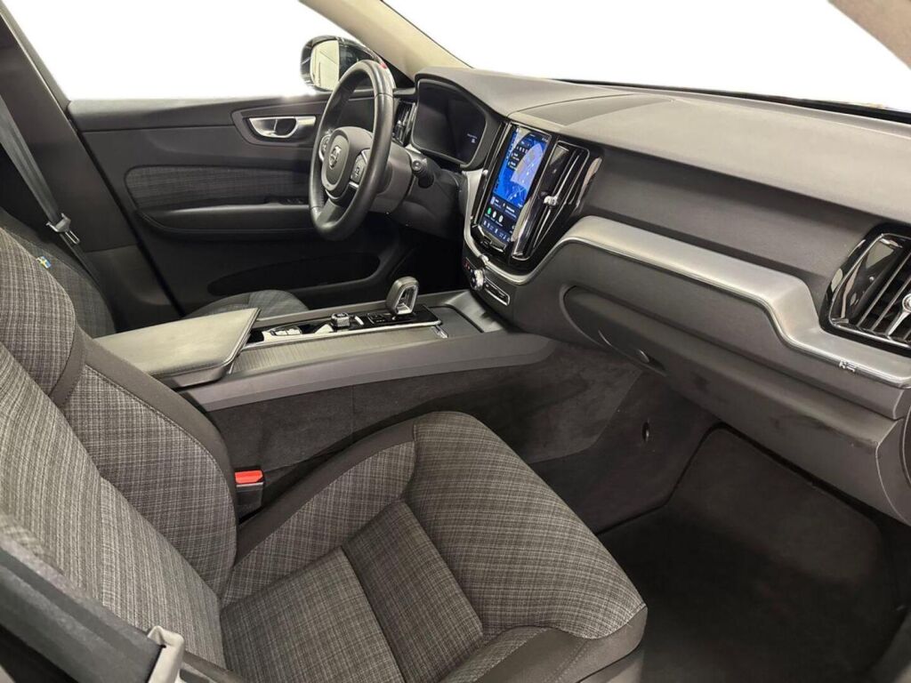 Volvo XC60 2023 Musta