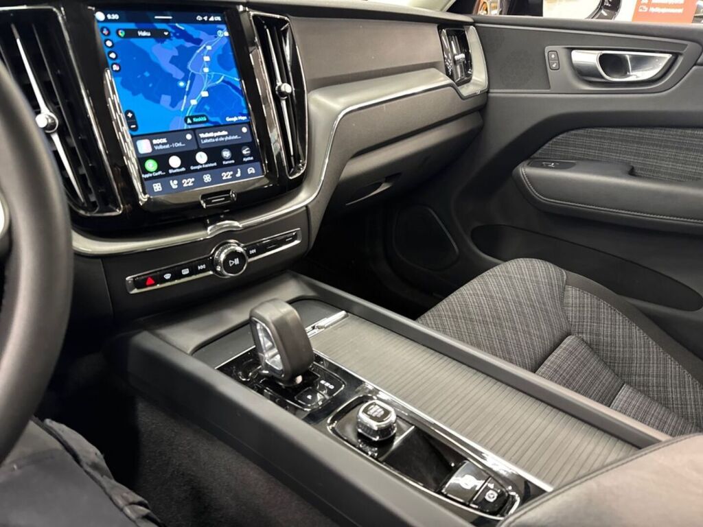 Volvo XC60 2023 Musta